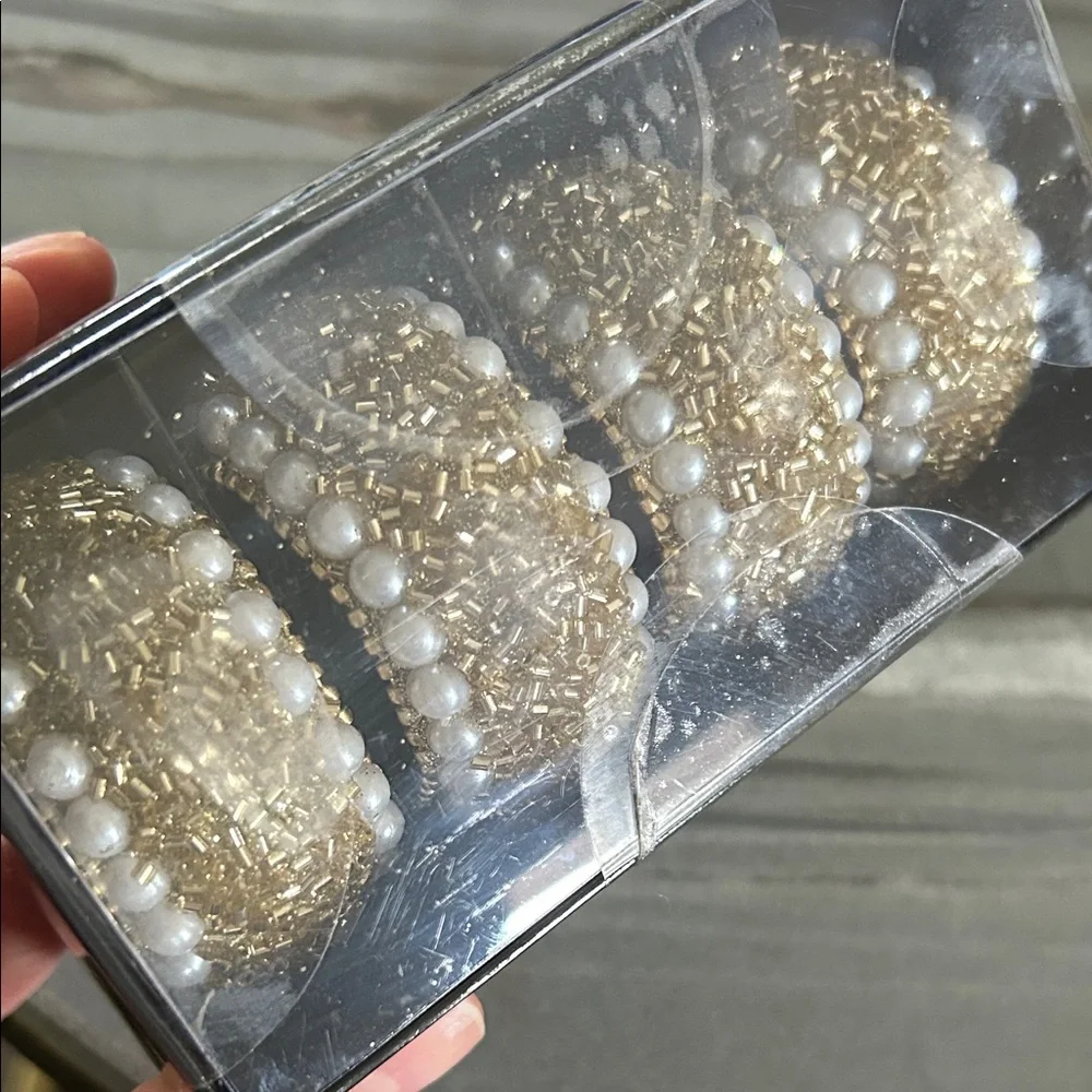 Beekman Home set of 4 napkin rings brand new!